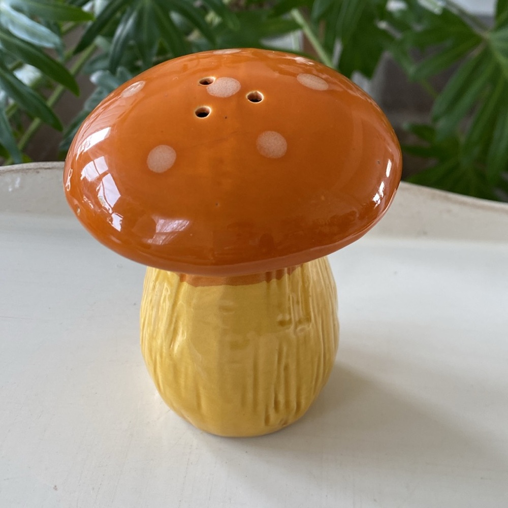 Vintage Jumbo Mushroom Salt Shaker - Picture 8 of 11